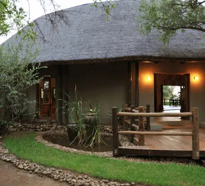 Black-Rhino-Game-Lodge_exterior