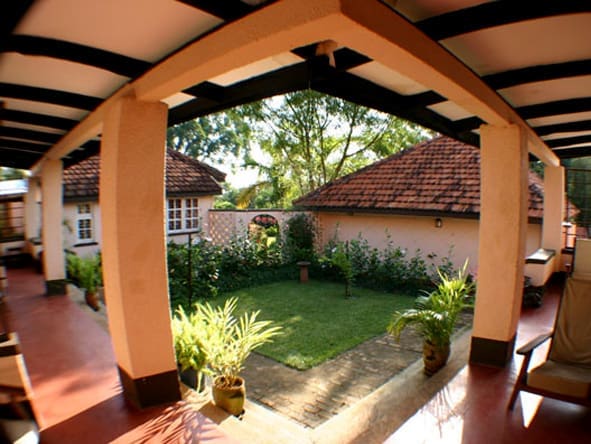 Este hotel clásico goza de una ubicación ideal en la ciudad de entrada a la ruta de los gorilas de Uganda.