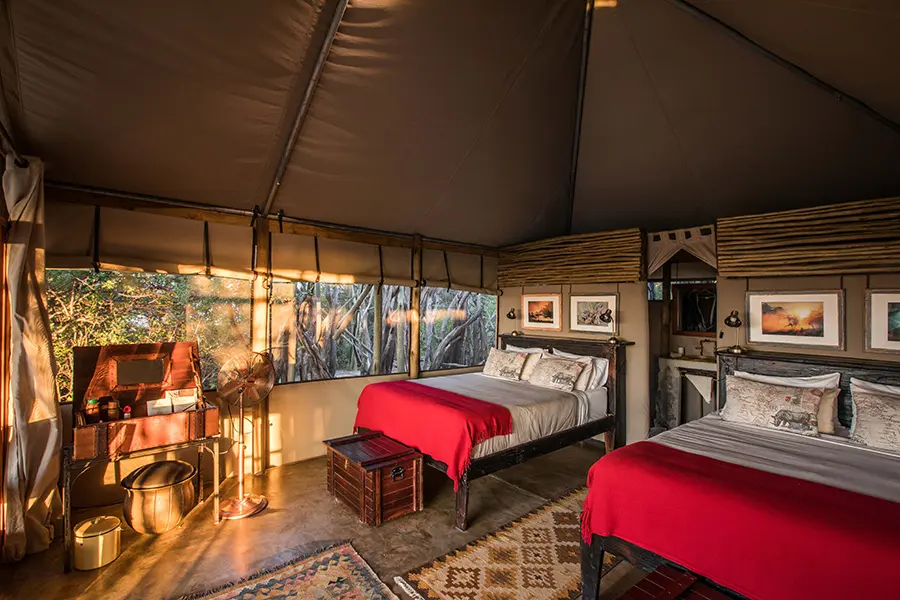 bots_meno-a-kwena_guest-tent-interior-4