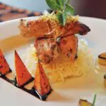 A pesar de su remota ubicación, los mejores lodges de Botsuana sirven una magnífica cocina moderna con ingredientes frescos y de alta calidad.