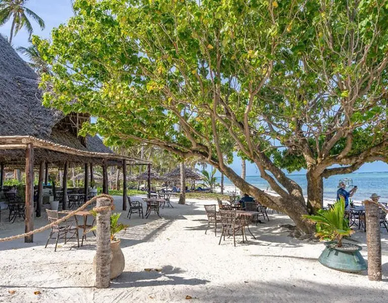 breezes-beach-club-zanzibar-breakers-restaurant-beach-side