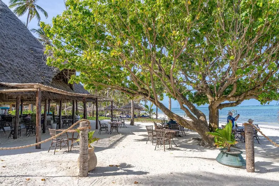 breezes-beach-club-zanzibar-breakers-restaurant-beach-side
