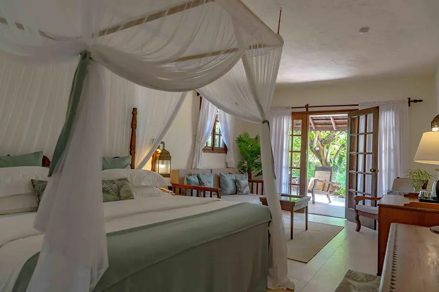 breezes-beach-club-zanzibar-deluxe-room-5