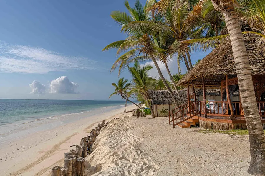 breezes-beach-club-zanzibar-tides_restaurant_beach_entrance3