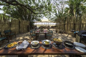 Desayuno en la zona boma.