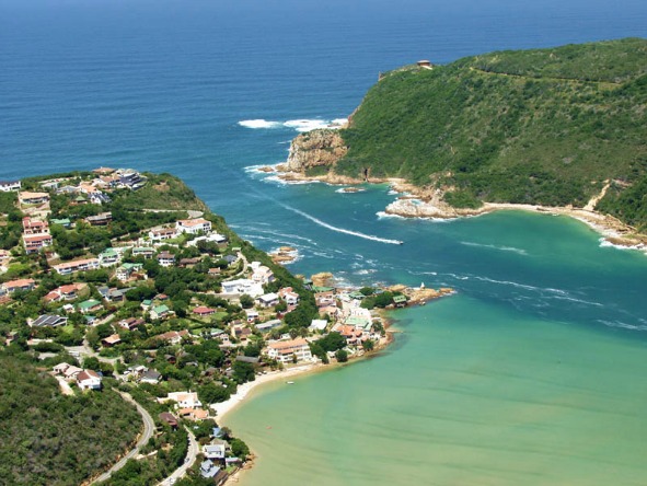 Settle on a tiny island in the Knysna Lagoon complete with stunning views of the Heads.