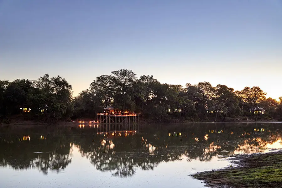 Chindeni, un tranquilo campamento a orillas del serpenteante río Luangwa. 