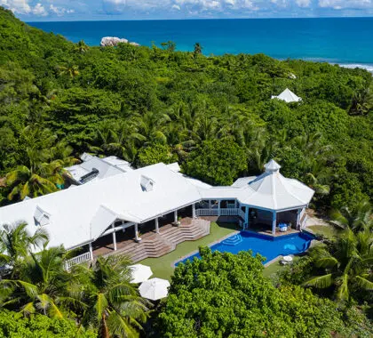 El Pabellón, Isla Cousine. 