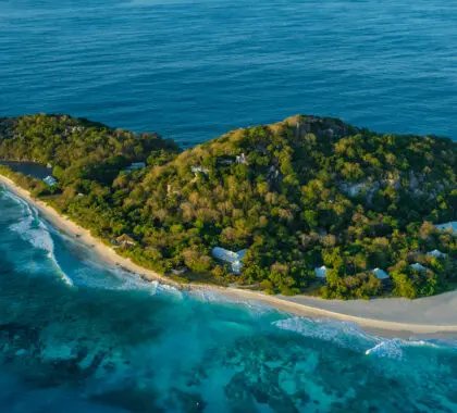 cousine-island-banner-aerials-m