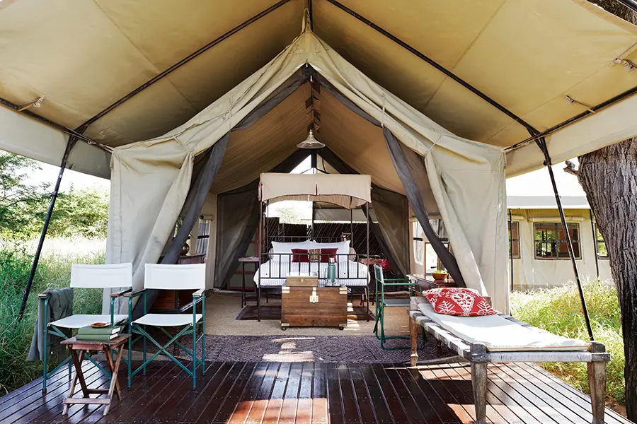 camp-kalahari-bedroom_double_from_outside