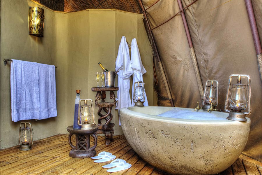 camp-okuti-outdoor-bath-honeymoon-masasa