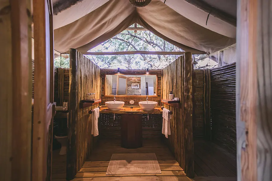 camp-xakanaxa-camp-xakanaxa-guest-tent-bathroom3
