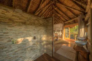 Disfrute de servicios exclusivos y de una placentera ducha de agua caliente.
