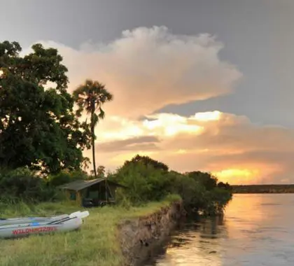 Canoe-with-the-Victoria-Falls-Hotel