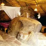 Algunos de los chalés están decorados con rocas.