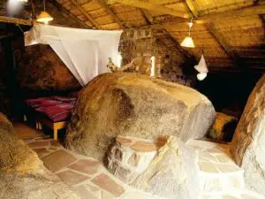 Algunos de los chalés están decorados con rocas.