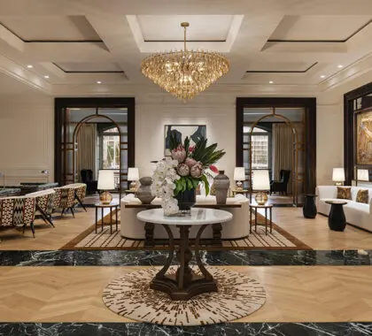 El gran vestíbulo del Hotel Cape Grace. 