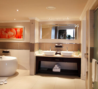 CascadesHotel-Bathroom-LuxuryRoom