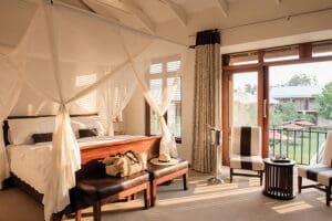 Hotel elegante y contemporáneo con amplias habitaciones.