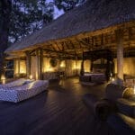 Exterior de un chalé en Chamilandu Bushcamp, Luangwa Sur.