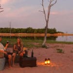 En Changa encontrará muchas sorpresas agradables, como bebidas al aire libre junto al lago.