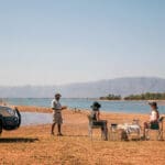 A última hora de la tarde es el momento de disfrutar de bebidas frías e historias de safaris.