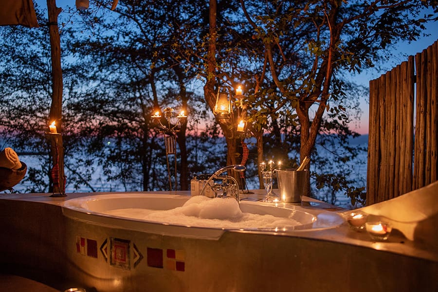 changa-safari-camp-romantic_outdoor_bathtub3