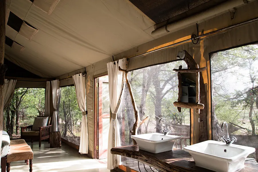 changa-safari-campamento-tienda-baño