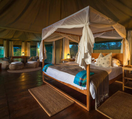 Enjoying the spacious, African interior of the private rooms.
