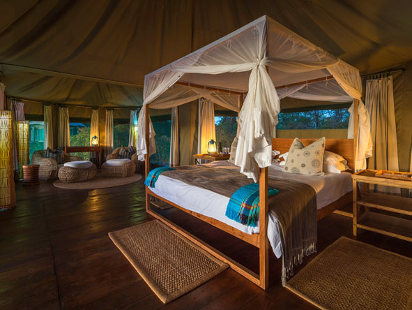 Enjoying the spacious, African interior of the private rooms.
