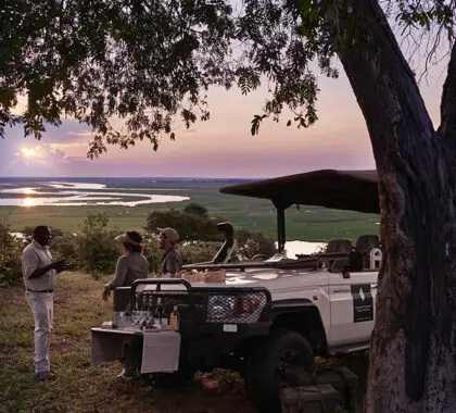 Puesta de sol con vistas al serpenteante río.