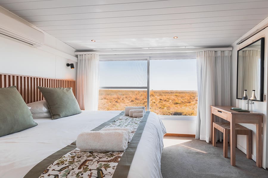 chobe-princess-cabin-king-sized-cama-y-vestidor