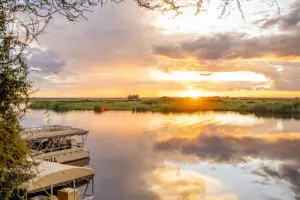 Vistas de la puesta de sol sobre el río Chobe.
