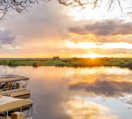 Vistas de la puesta de sol sobre el río Chobe.