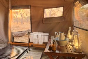 Acampar cómodamente con duchas de agua caliente.