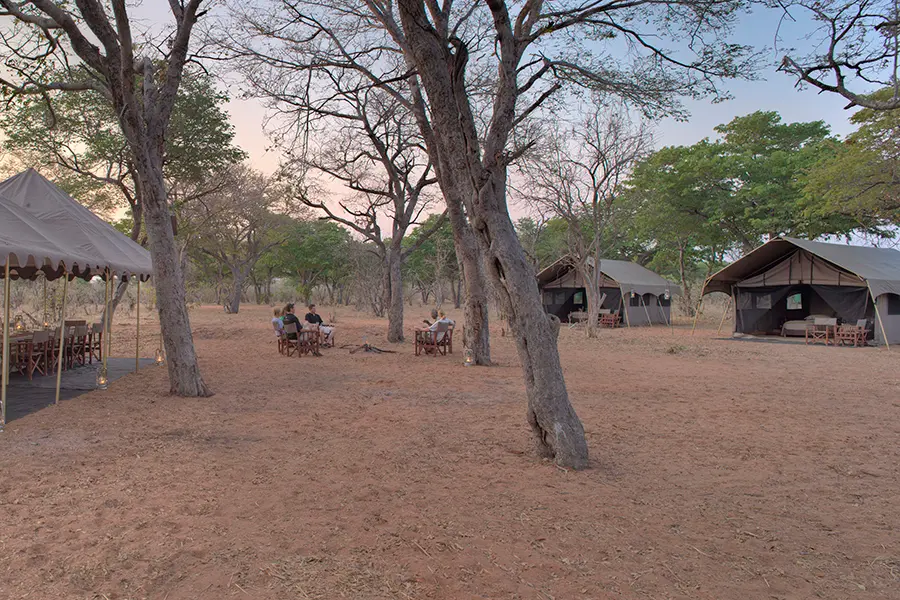 Chobe Under Canvas es un auténtico campamento de safari con tiendas.