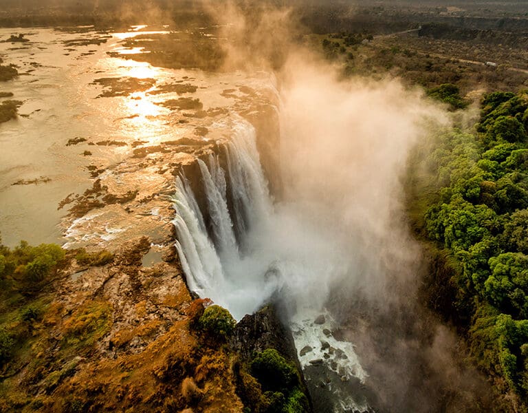 Chundukwa River Lodge is close to Victoria Falls, on the Zambezi River. 