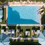 Giardino e piscina del Clarendon Bantry Bay.
