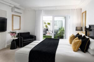 Clarendon Bantry Bay, a standard room.