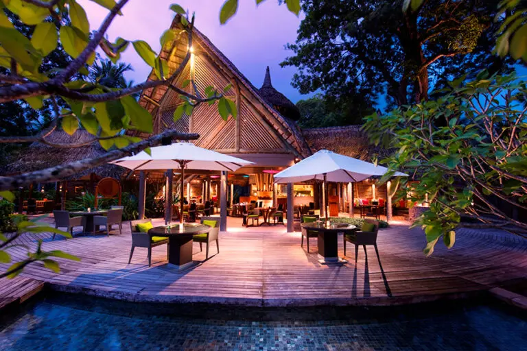 Dining options at Ephelia.
