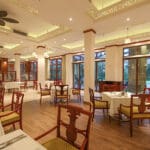 Enjoy international cuisine from an à la carte menu. 
