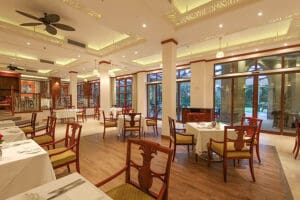 Enjoy international cuisine from an à la carte menu. 