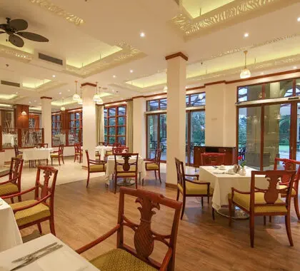 Enjoy international cuisine from an à la carte menu. 