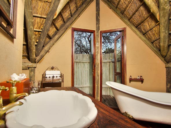 Start each day with an alfresco shower and treat yourself to leisurely soaks in the Victorian-style bathtub.