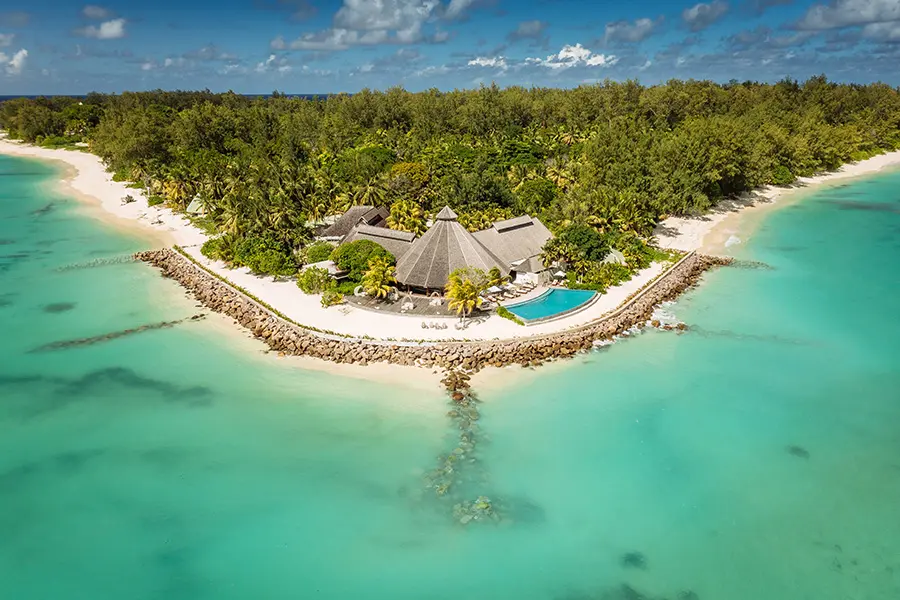 The curve of Denis Private Island in the Seychelles with a bird's eye view of the beach, residence and pool | Go2Africa