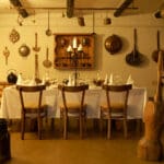 A los comensales les encantará el encanto del viejo mundo de la cocina de la granja de Sabi Sabi Selati.