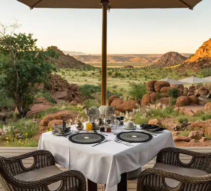 Comedor del campamento de montaña Mowani.
