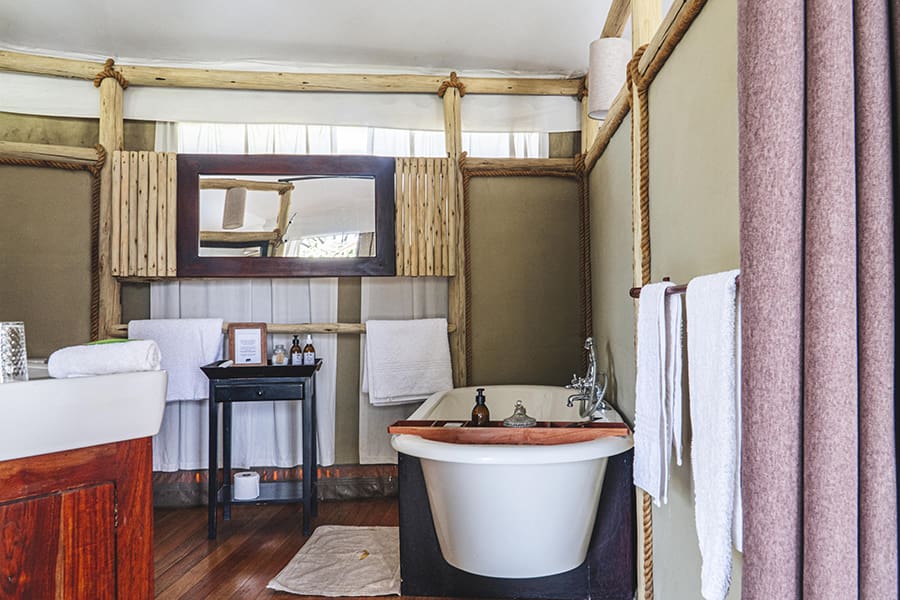 dulini-anabezi-zambia-lower-zambezi-bathroom5