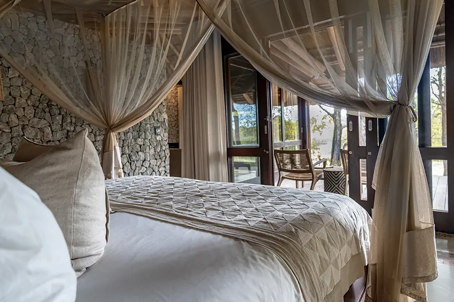 dulini-leadwood-kruger-suite-bedroom-2