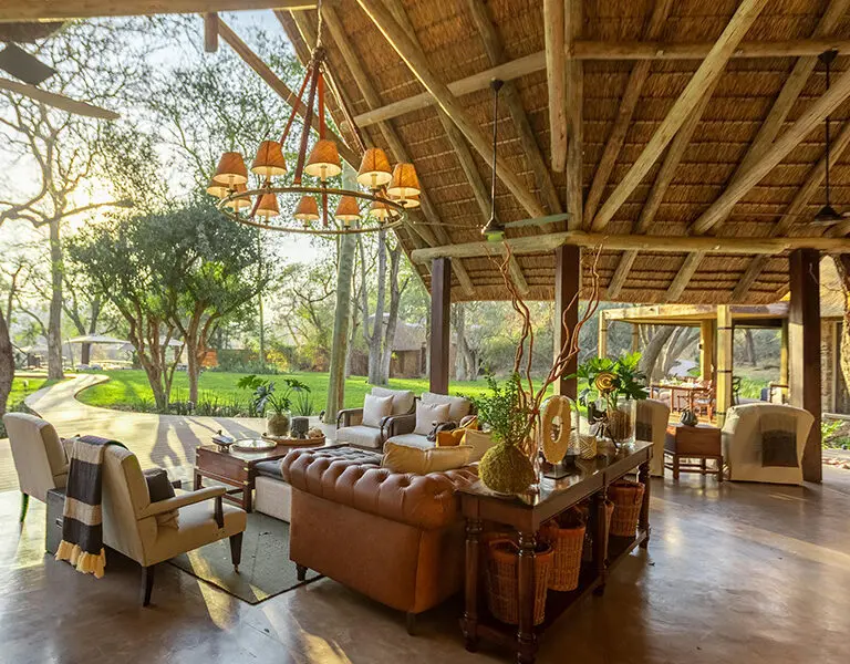 dulini-moya-main-lounge_1
